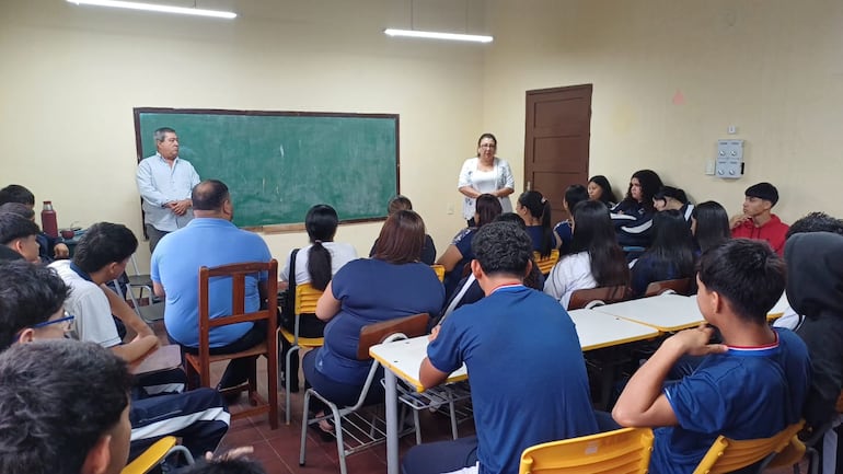 paro activo de docentes por caja fiscal. Colegio Nacional San Carlos, del distrito de Unión, en San Pedro.
De rene.gonzalez <rene.gonzalez@abc.com.py>
Destinatario foto@abc.com.py
Fecha 25-02-2026