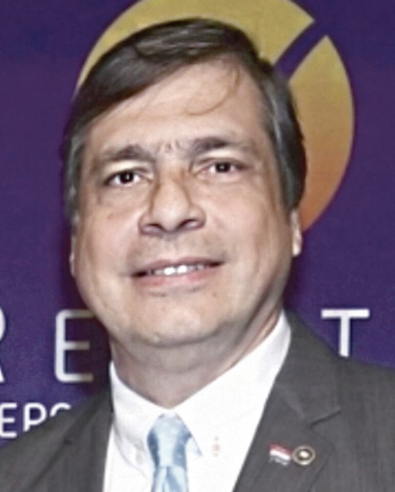 Vicente Bataglia, expresidente que firmó tres de  los acuerdos para la compra de paneles solares y planta de oxígeno.