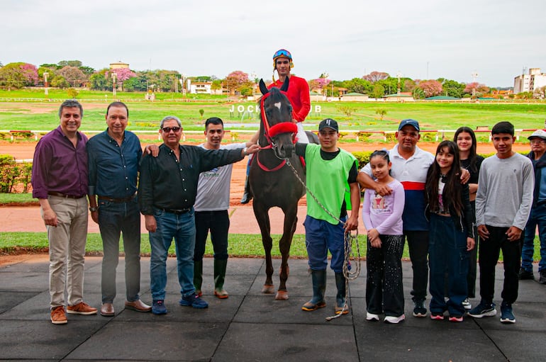 Corazón Valiente de la caballeriza J.C. levantó el telón con su primera victoria.