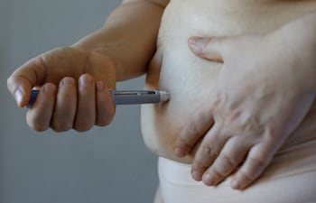 Inyección de fármaco para combatir la obesidad.