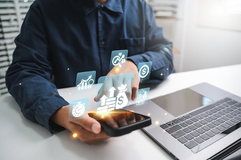El sistema del trading busca ganar con movimientos de precio en periodos cortos y lo que se pueda obtener va a depender netamente de la estrategia aplicada, frecuencia, costos, volatilidad y, en muchos casos, apalancamiento.