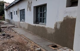 Las obras del Centro de Salud en Pirayú vuelven a paralizarse debido a problemas en la construcción.