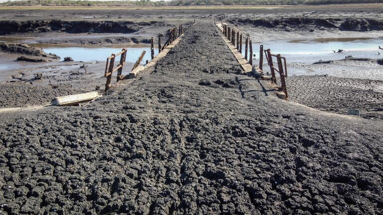 Embalse Paso Severino afectado por la sequía, en Canelones (Uruguay). 