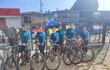 Grupo de ciclistas que llegaron a la Basílica de Caacupé desde Salto del Guairá.