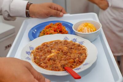 Entrega del almuerzo escolar en Central, por parte del MDS.
