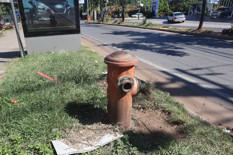 La falta de hidrantes operativos en San Bernardino vuelve a generar alertas sobre el abandono del sistema de protección contra incendios.