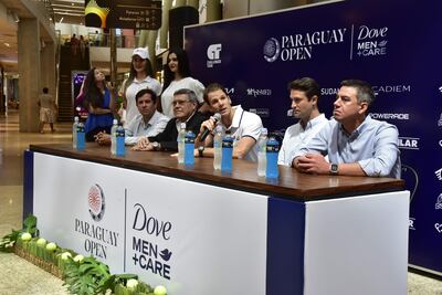 Directivos de la Asociación Paraguaya de Tenis, del CIT y de las empresas que apoyan el Paraguay Open en conferencia de prensa.