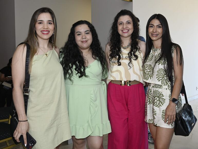 Natalia Apodaca, Patricia Mendoza, Lorena Vera y Nadia Díaz. 