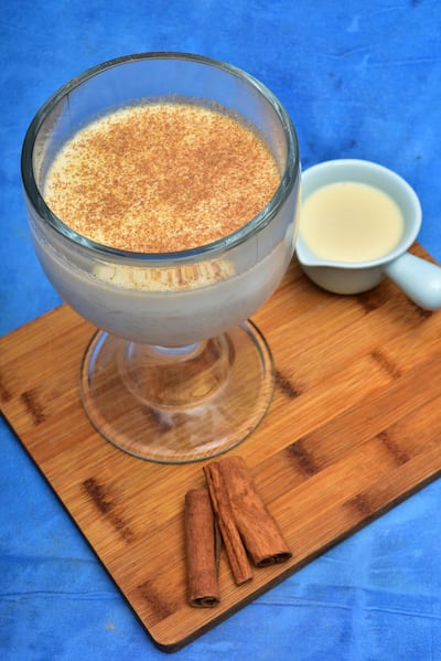 El arroz con leche o "kamby arro",  en guaraní, es un postre regional, pero que nunca falta en las mesas paraguayas. Está elaborado con leche, arroz y canela, principalmente.