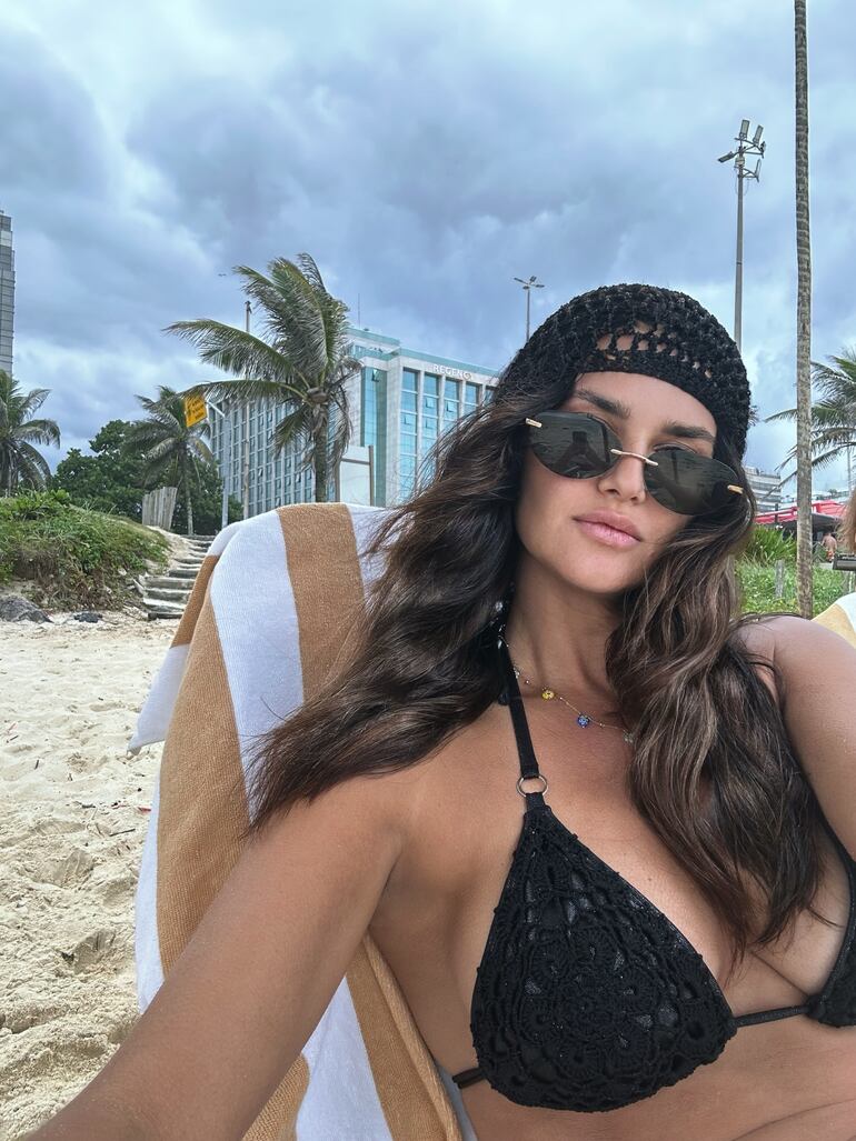 Leryn Franco tomando sol en Barra de Tijuca. (Instagram/Leryn Franco)