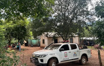 Asaltantes armados redujeron a una pareja y robaron un vehículo en Carlos Antonio López