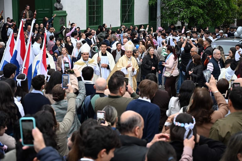 Procesion y misa de Maria Auxiliadora