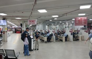 Poca presencia de personas en la mañana de este jueves en la central del Departamento de Identificaciones.