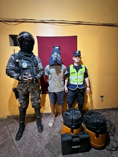 Detienen a hombre con objetos robados tras intervención de la Policía en Fernando de la Mora.