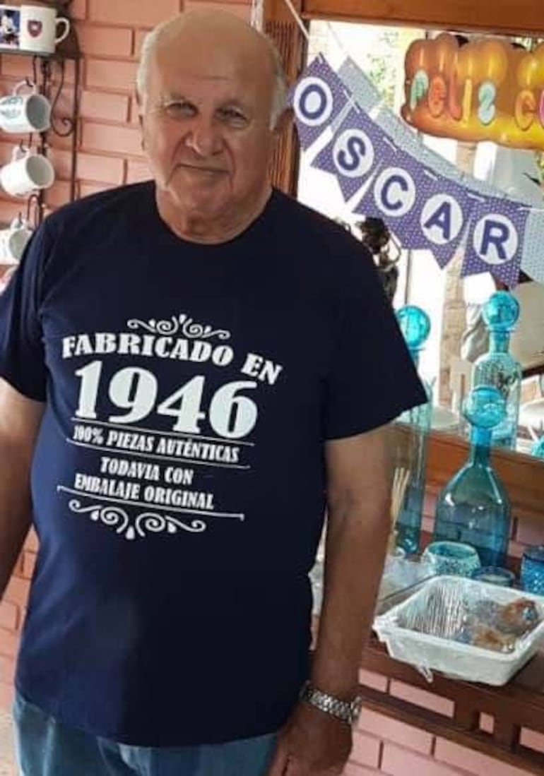 Fotografía compartida por la familia de Óscar Denis en un cumpleaños suyo.