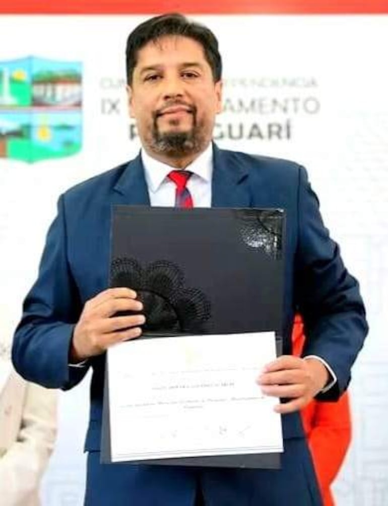 El proclamado intendente de Paraguarí Ángel Osmar Galeano Zacarías (ANR).