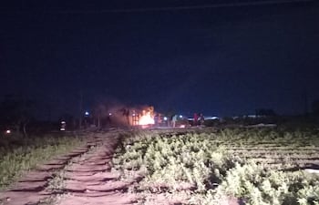 Violenta disputa por tierras deja un apuñalado y viviendas incendiadas en Guarambaré