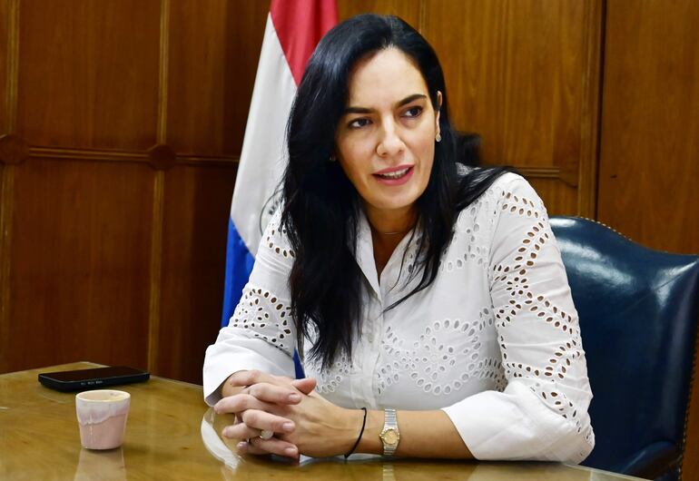 Claudia Centurión, ministra de Obras Públicas.