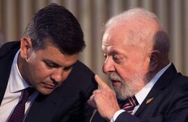 Paraguay's President Santiago Peña (L) listens to Brazil's President Luis Inacio Lula da Silva during a ceremony of announcements of investments in Brazil, Paraguay, and Bolivia on the second day of the Mercosur summit in Rio de Janeiro, Brazil, on December 7, 2023. Mercosur will receive Bolivia as a full member and will sign a trade agreement with Singapore, the first with an Asian country, when it meets at a summit this Thursday in Rio, with the bitter taste of not having closed its negotiations with the EU. (Photo by Daniel RAMALHO / AFP)