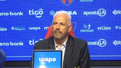 Juan José Zapag, presidente de Cerro Porteño, en la conferencia de presentado de Diego Martínez en el estadio La Nueva Olla, en Asunción, Paraguay.