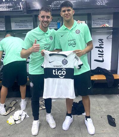 Alejandro Silva, con el juvenil Alan Cano.