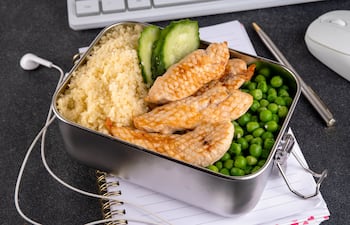 Almuerzo en la oficina.