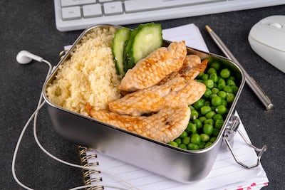 Almuerzo en la oficina.