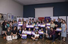 Todos los ganadores del EXPYLAB 2023 durante el acto de premiación realizado en la Alianza Francesa.