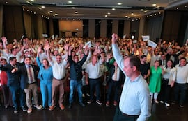 Carlos Pereira oficializó candidatura a intendente de Encarnación.