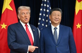El presidente de Estados Unidos, Donald Trump (i) y el mandatario ChinoXi Jinping. (archivo)