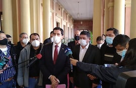 Referentes del sector camioneros dijeron que hay grandes posibilidades de que la huelga se levante hoy, dependiendo del horario en que termine la reunión con el gobierno.