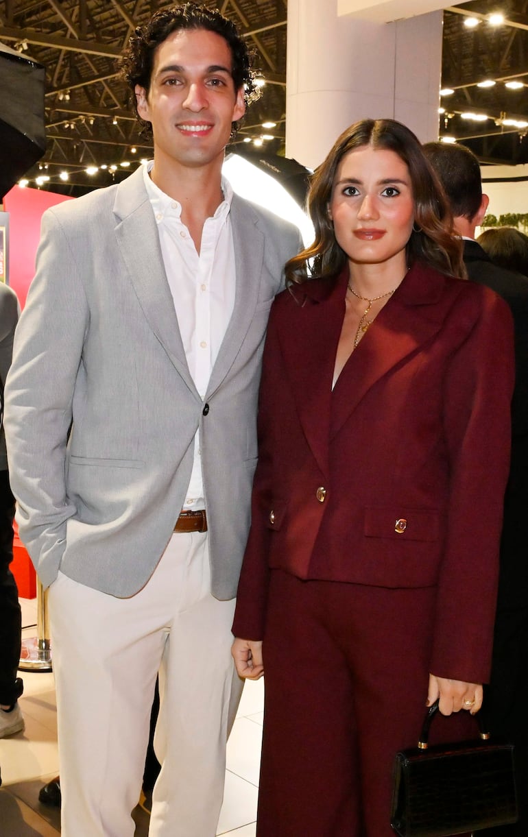 Amado Adorno junto con María Rehnfeldt en el avant premiere de El Renacer Albirrojo