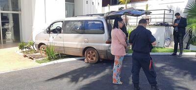 La mujer fue arrollada por el furgón de la empresa donde trabaja.