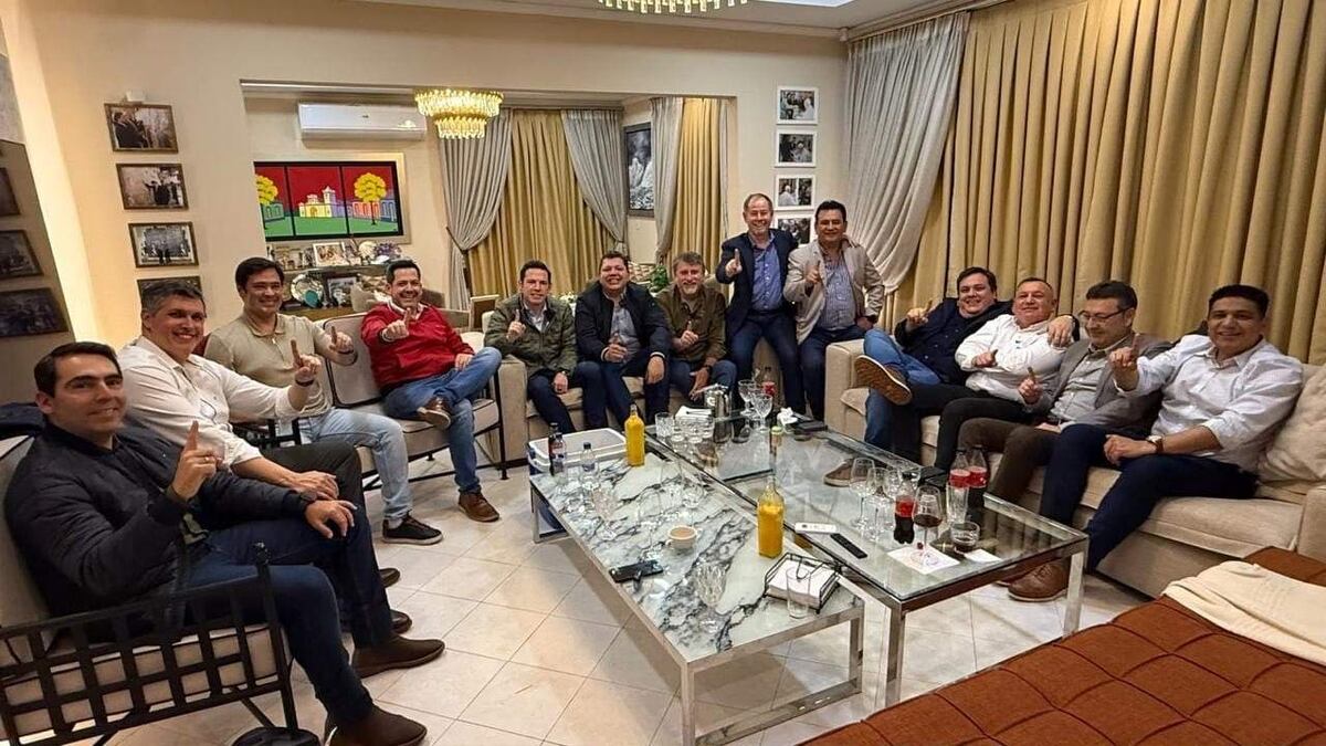 En medio de la crisis, Gamarra pide diálogo y niega que existan dos Honor Colorado