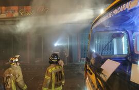 Incendio de un local comercial en Ypacaraí.