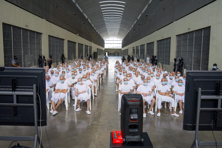 Ayer se inició el juicio masivo contra miembros de la pandilla salvadoreña Mara Salvatrucha 13, en El Salvador. 