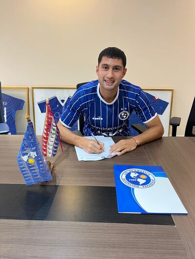 Rodrigo Elías Delvalle Noguera (17/05/2001), estampa la firma que lo une al "Danzarín" por una temporada.