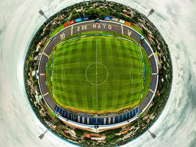 El estadio Río Parapití del Club Sportivo 2 de Mayo de Pedro Juan Caballero.