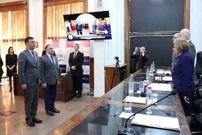 Momento en que la presidenta del JEM, Alicia Pucheta, tomaba juramento a los senadores Pedro Díaz Verón y Mario Varela.