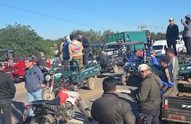 Carriteros, estibadores, lancheros y comerciantes salieron a las calles para rechazar los decomisos realizados durante operativos de la DNIT
