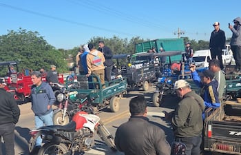 Carriteros, estibadores, lancheros y comerciantes salieron a las calles para rechazar los decomisos realizados durante operativos de la DNIT