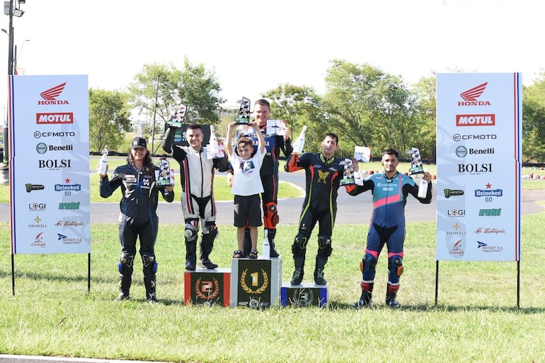 Podio GP Evo: 1) Romero, 2) Benítez, 3) Rotela, 4) Morán y 5) Acuña.