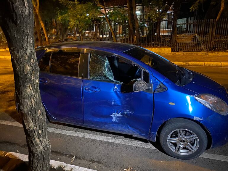 Así quedó el automóvil involucrado en el accidente de tránsito sobre la avenida General Santos.