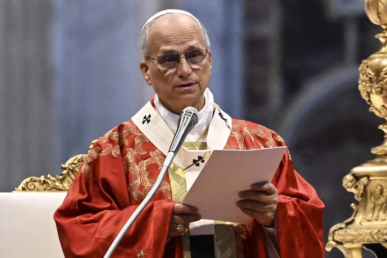 El papa León XIV durante una misa en recordación del día de San Pedro y San Pablo.