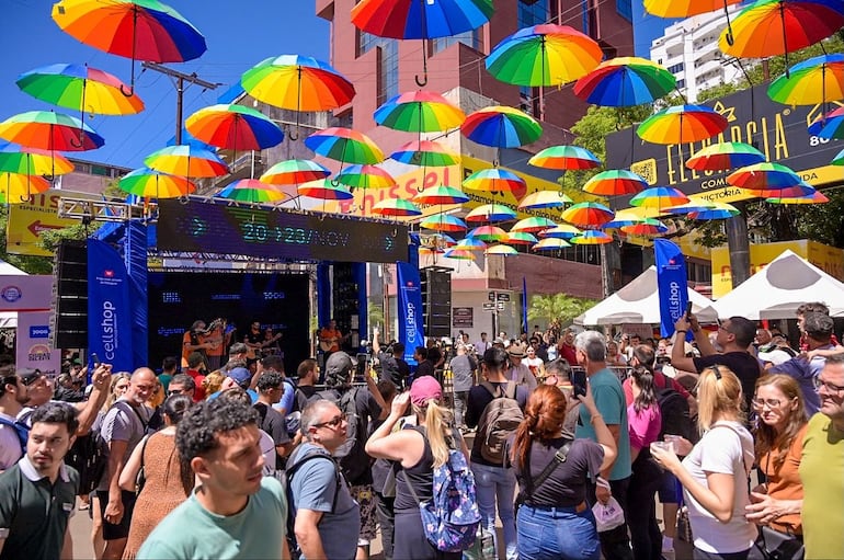 La capital del Alto Paraná recibió a más de 300.000 visitantes durante el Black Friday 2025. (Foto: Gentileza)