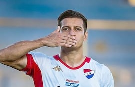 Juan Danilo Santacruz González (12 de junio de 1995) jugó en Colombia, México y ahora lo hará en Indonesia, país del Sudeste Asiático.