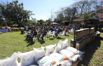 Los elementos agrícolas y fertilizantes benefician a 165 productores de banana y piña de Guayaybí