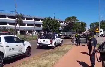 Agentes policiales de Amambay intensifican los controles en la frontera con el Brasil.