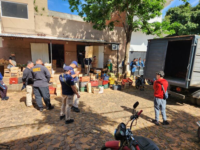 Varios locales fueron inspeccionados por la comitiva.