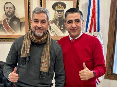 El presidente de la República, Mario Abdo Benítez (i) y Gerardo Soria, expulsado del Partido Colorado.